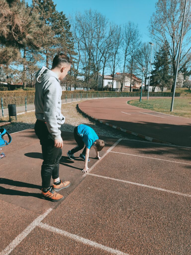 Sportul înseamnă mai mult decât fotbal în România? Experiența mea ca sportiv și profesor de educație fizică în Ploiești
